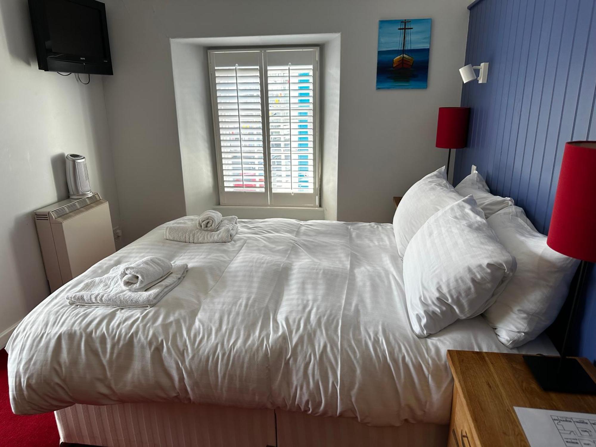 Castle Hotel Aberaeron Bagian luar foto