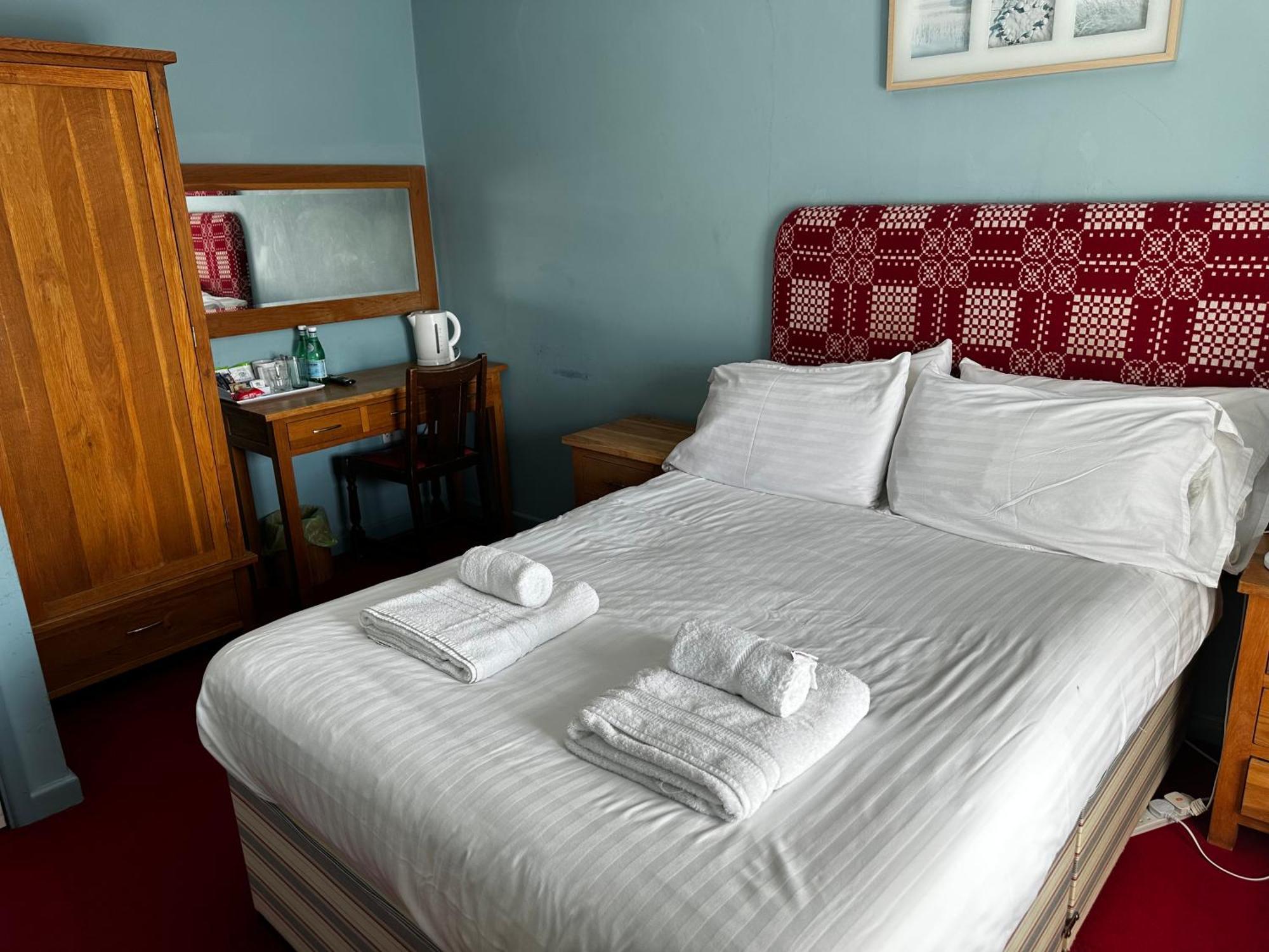 Castle Hotel Aberaeron Bagian luar foto
