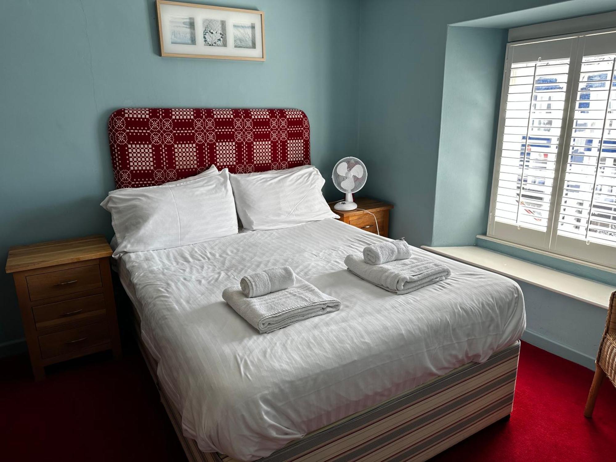 Castle Hotel Aberaeron Bagian luar foto
