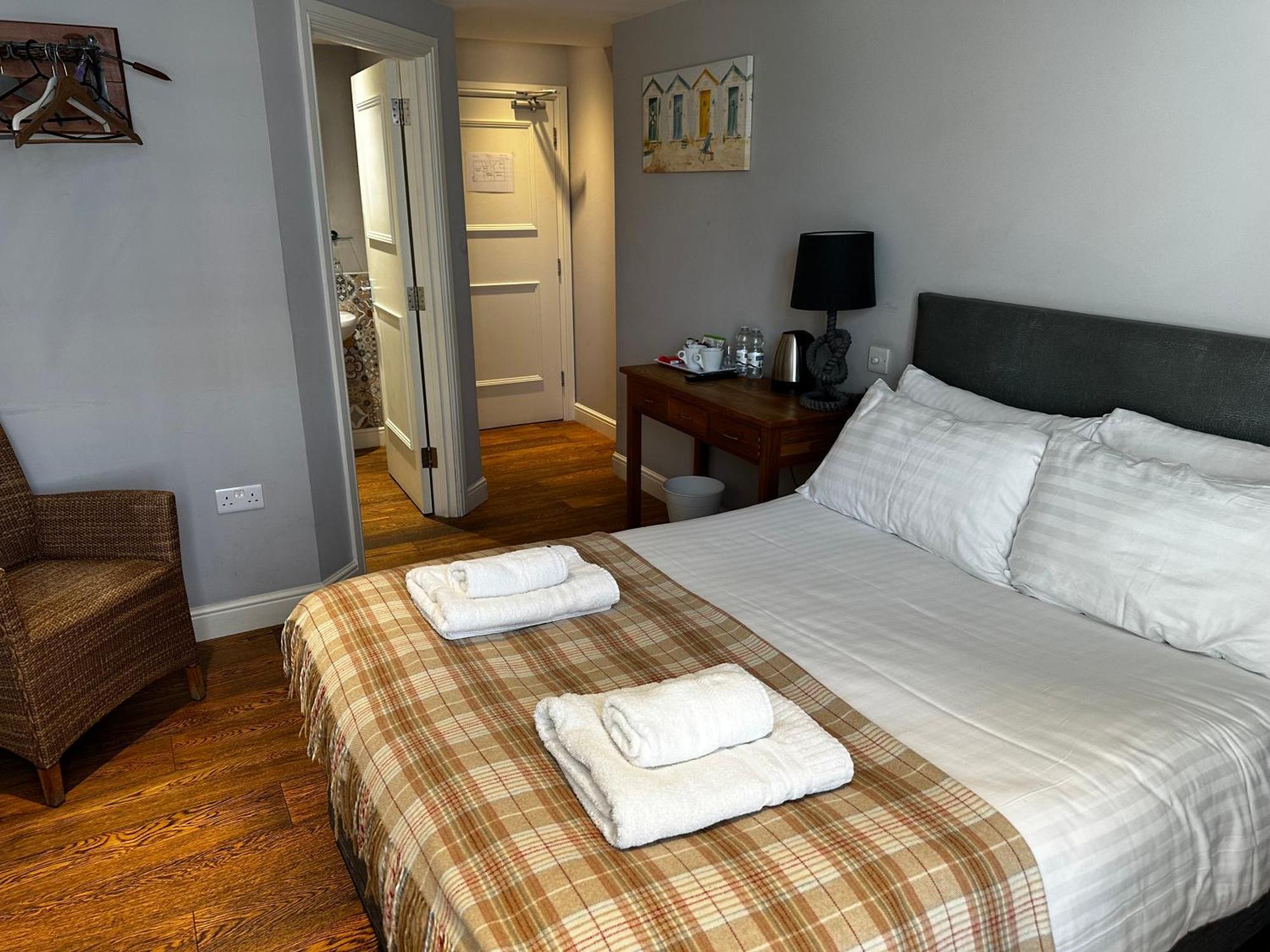 Castle Hotel Aberaeron Bagian luar foto