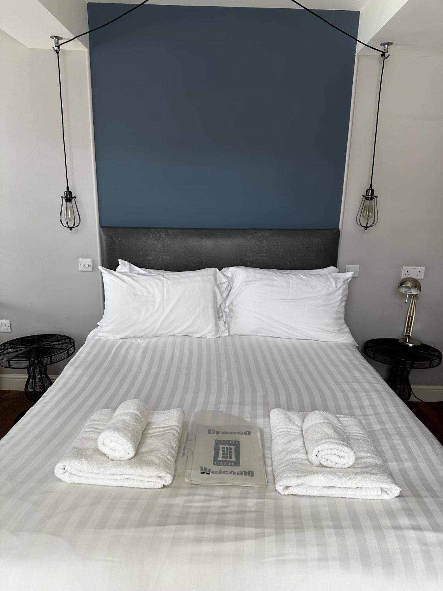 Castle Hotel Aberaeron Bagian luar foto